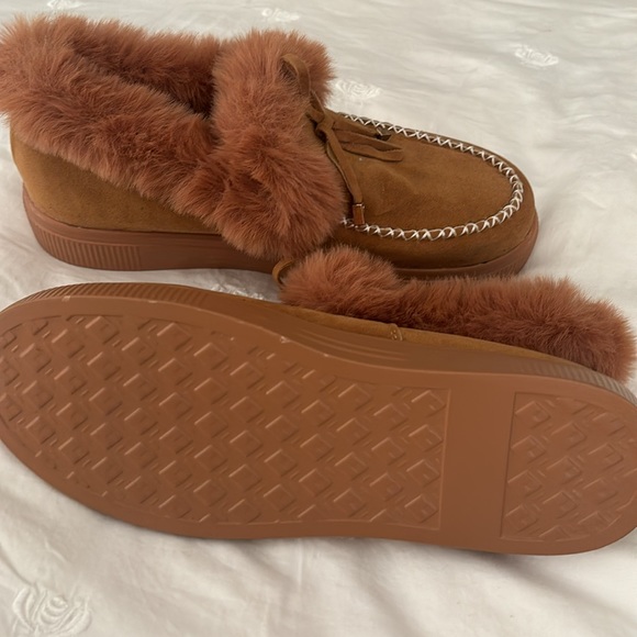 Faux suede slippers size 8 1/2 new without box - Picture 3 of 3